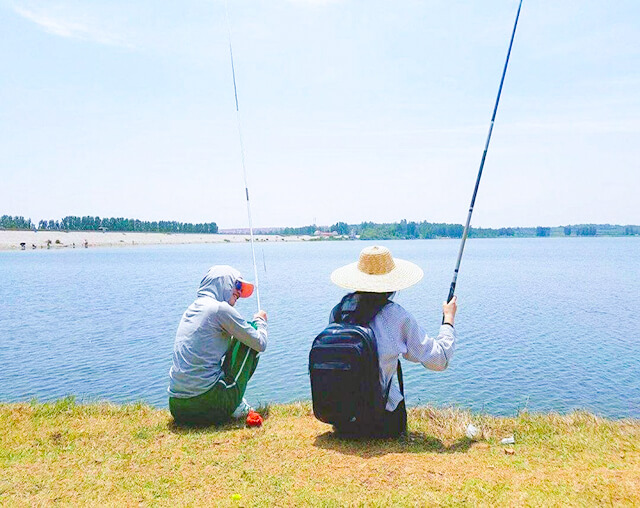 湖边野钓